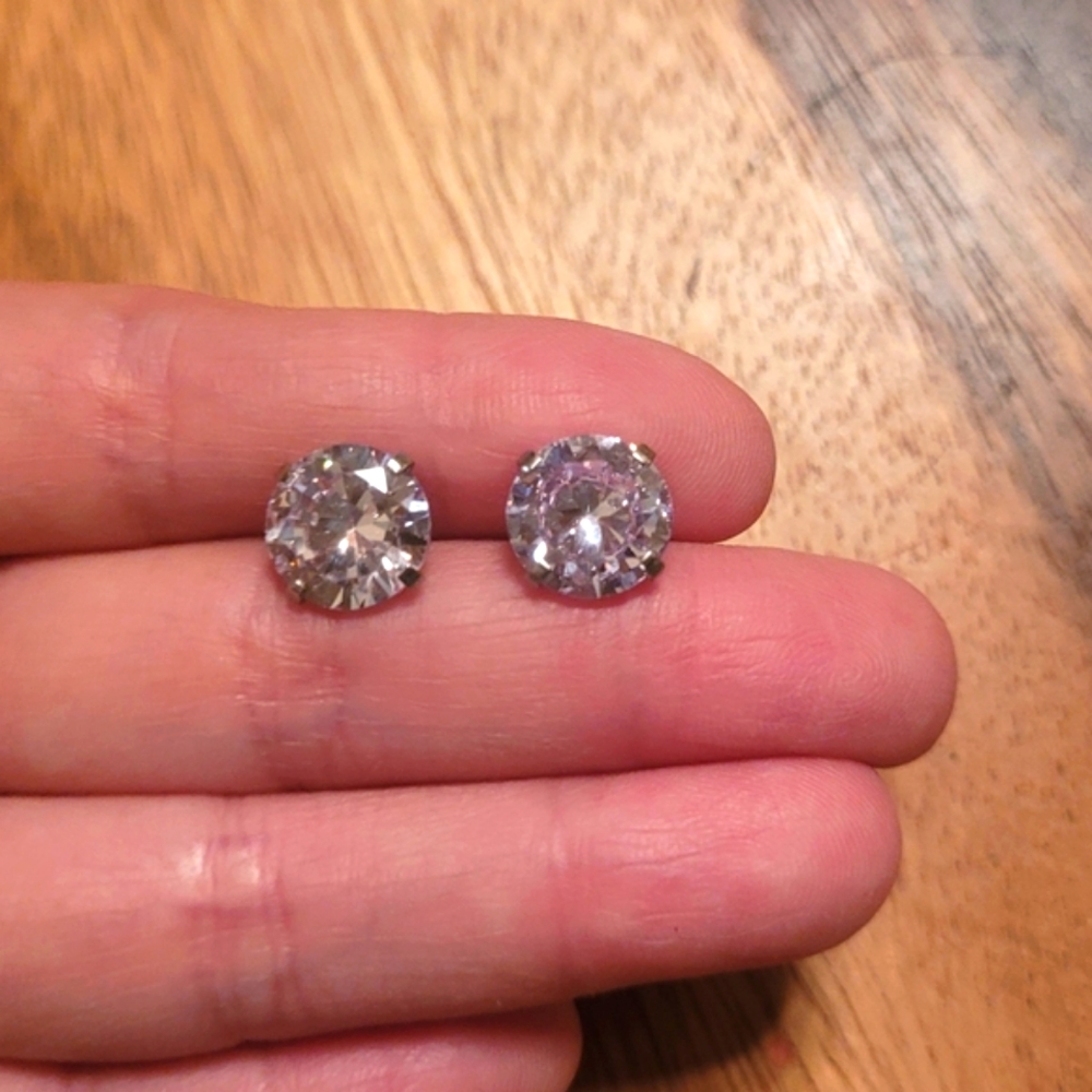 Stunning 10mm cubic zirconia silver stainless steel stud earring w/ screw backs